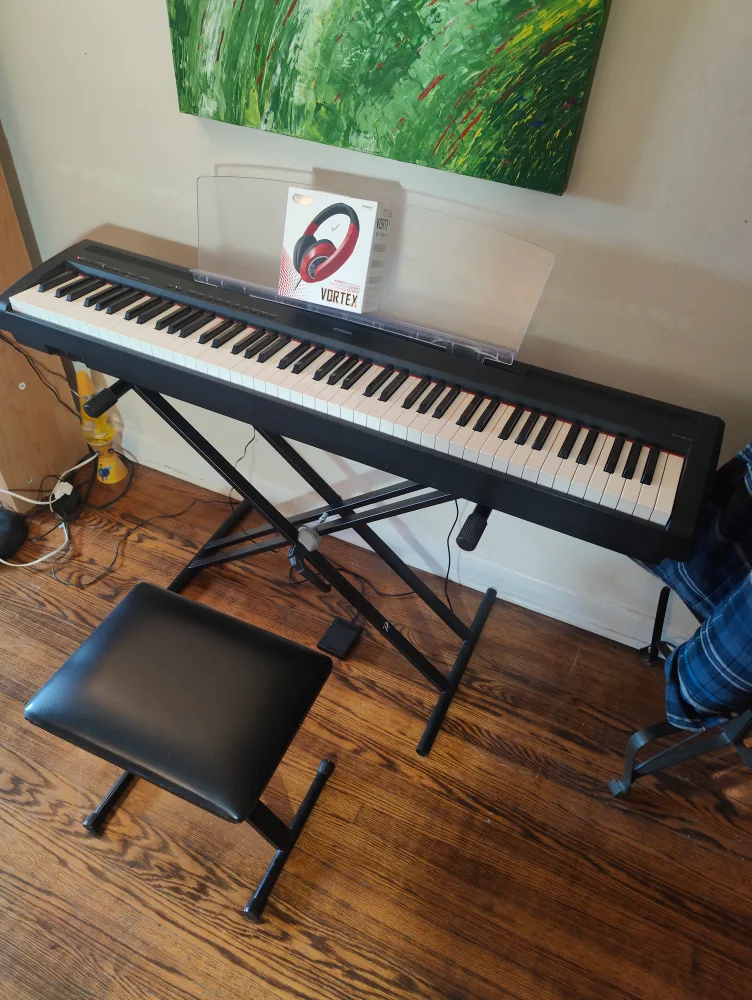 Yamaha P-85 digital piano with 88 weighted keys thumbnail