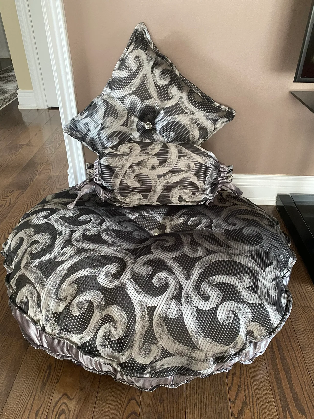 Floor Cushion Set image indicator(2)