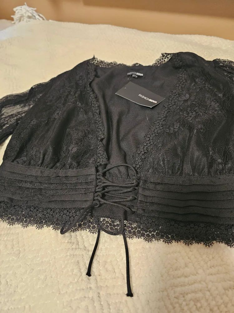 Fashion Nova Black Lace Crop Top image indicator(3)