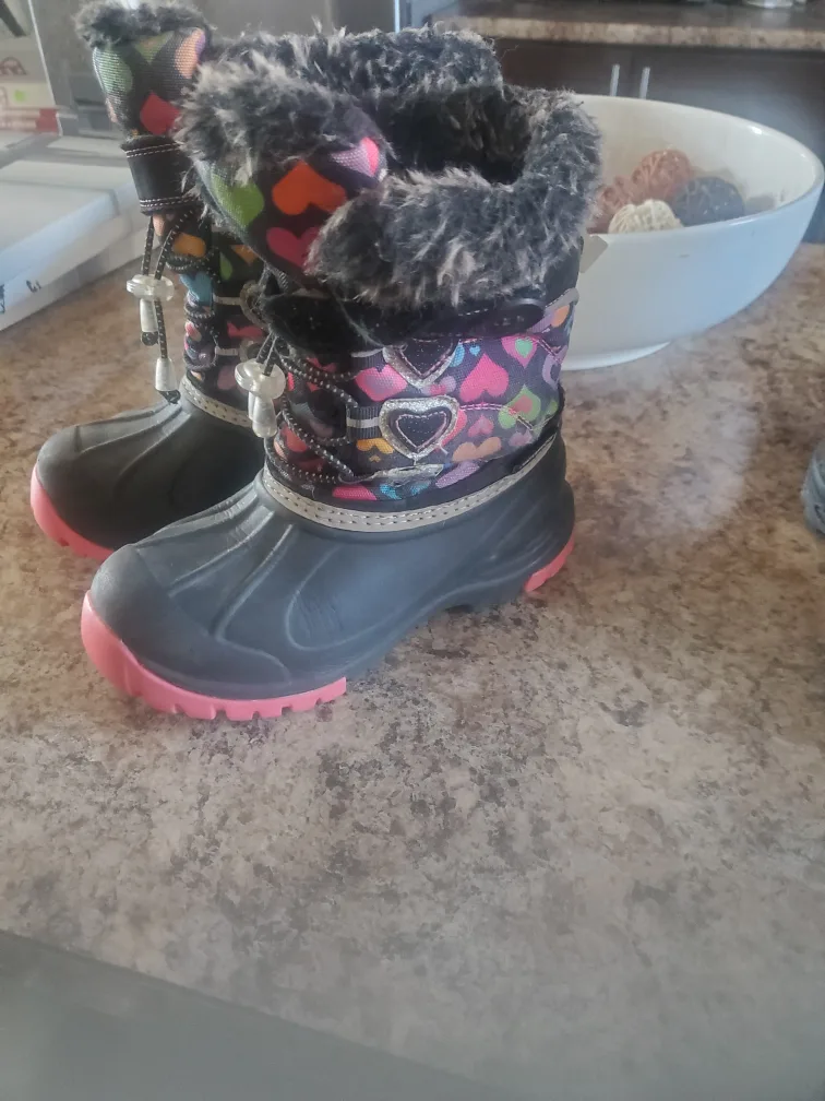 Kids Winter Boots thumbnail