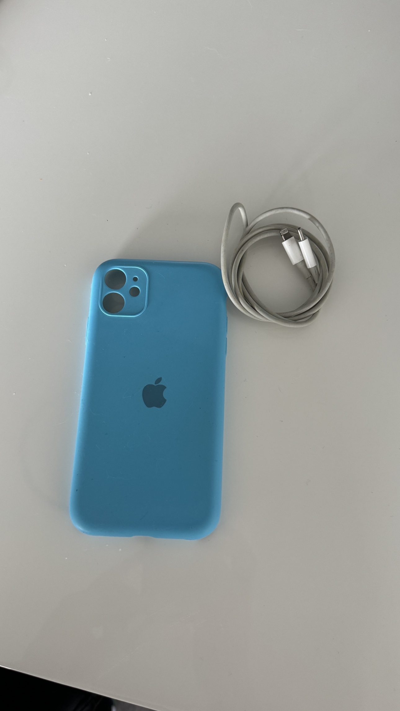 iPhone 11 - photo 3