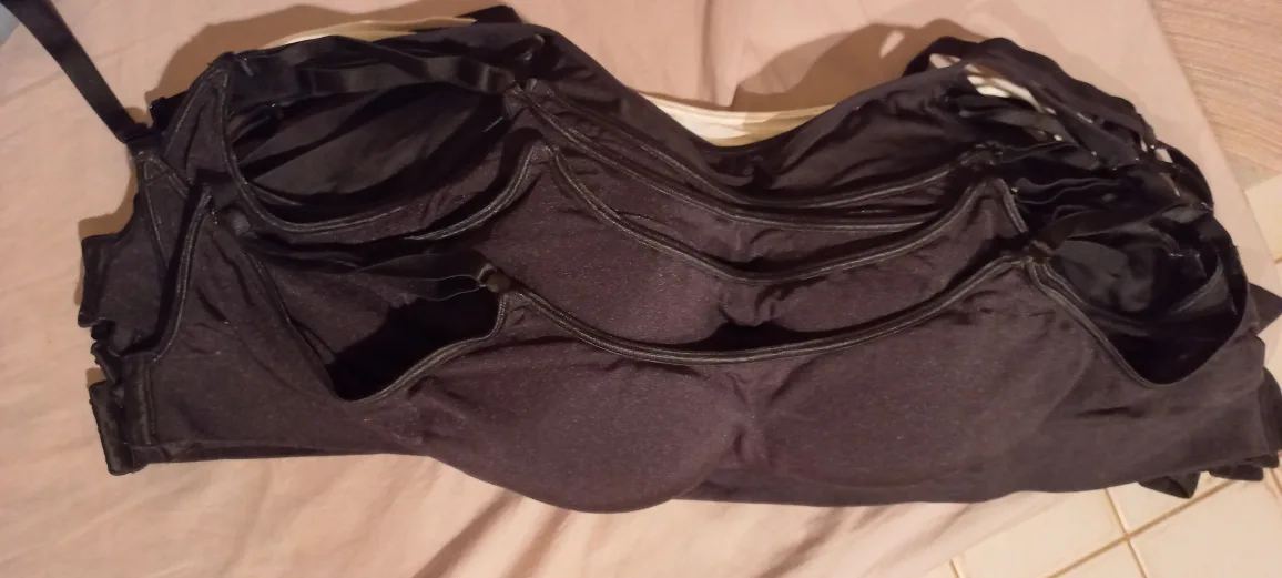 #freecycle Black Sports Bras thumbnail