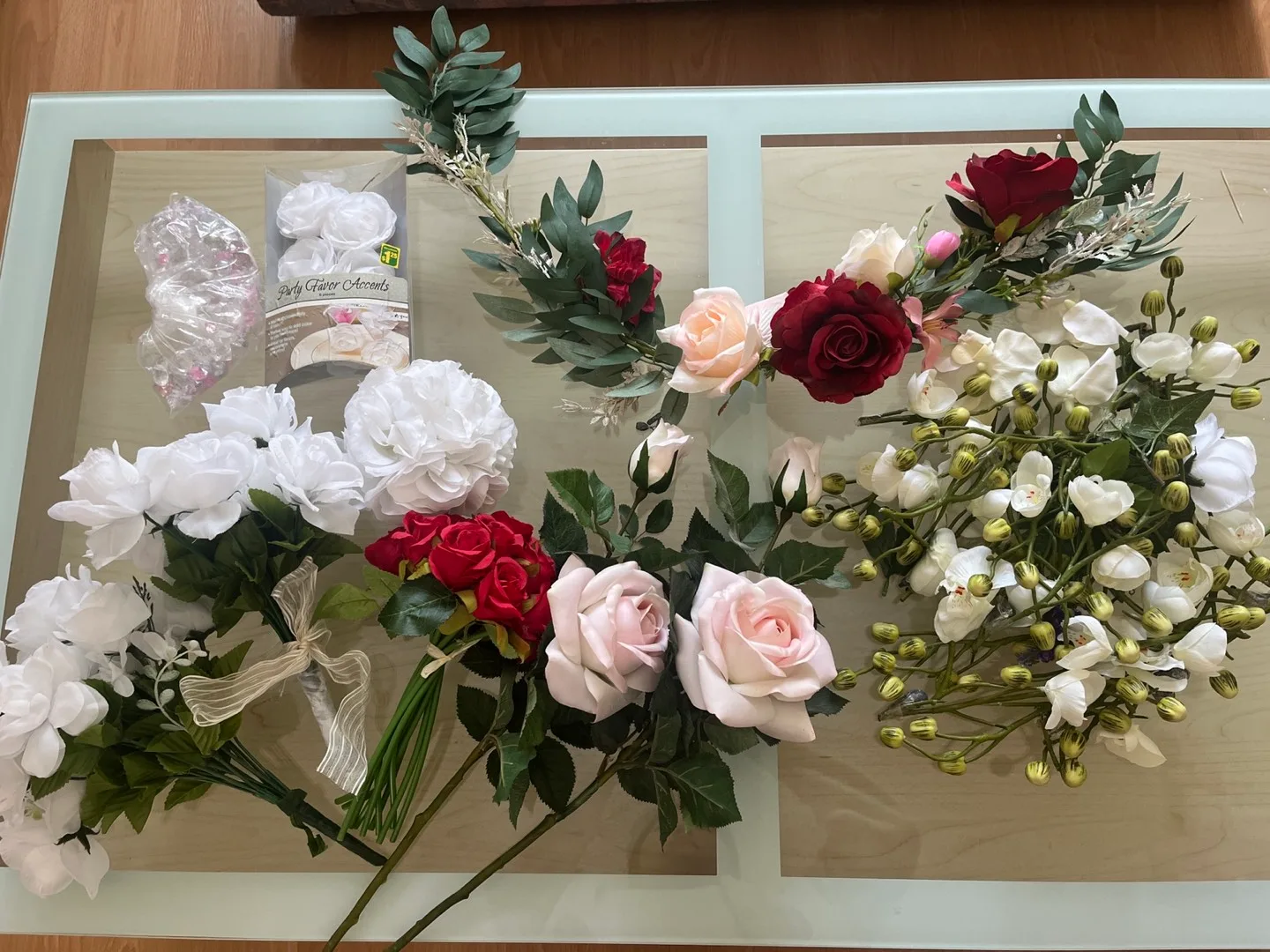 Assorted silk flowers thumbnail