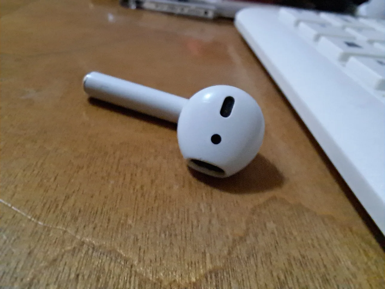 Airpod 1st gen (left) image indicator(3)