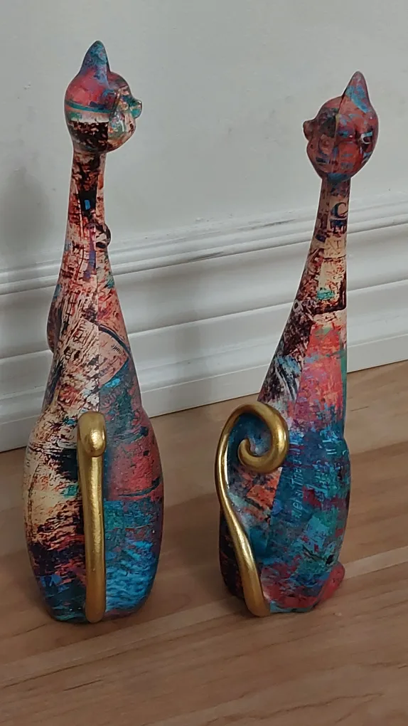 BNIB 2pcs Abstract Art Cat Resin Statues image indicator(2)