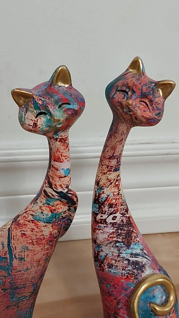 BNIB 2pcs Abstract Art Cat Resin Statues image indicator(3)