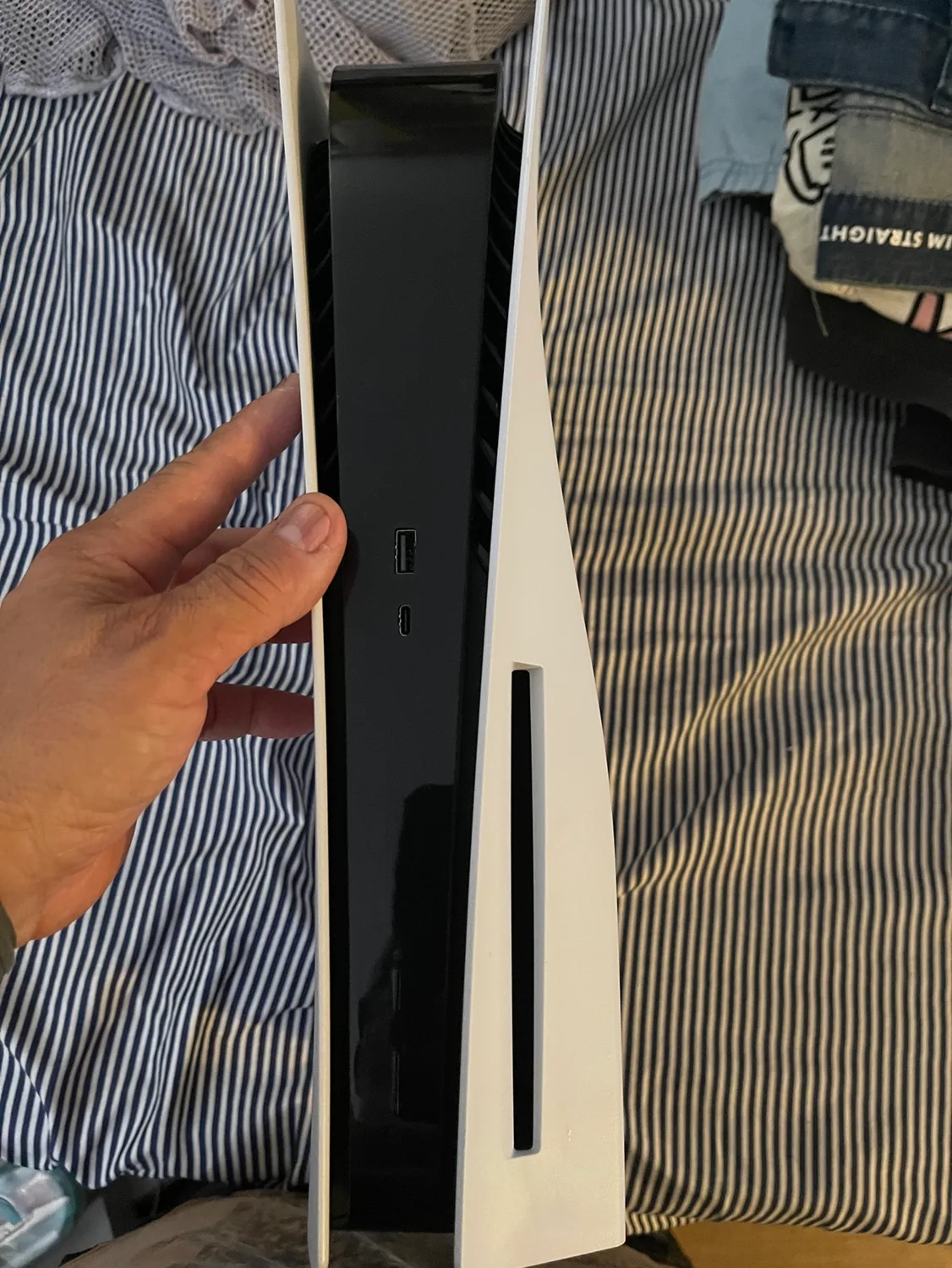 PS5 Console and Accessories image indicator(2)