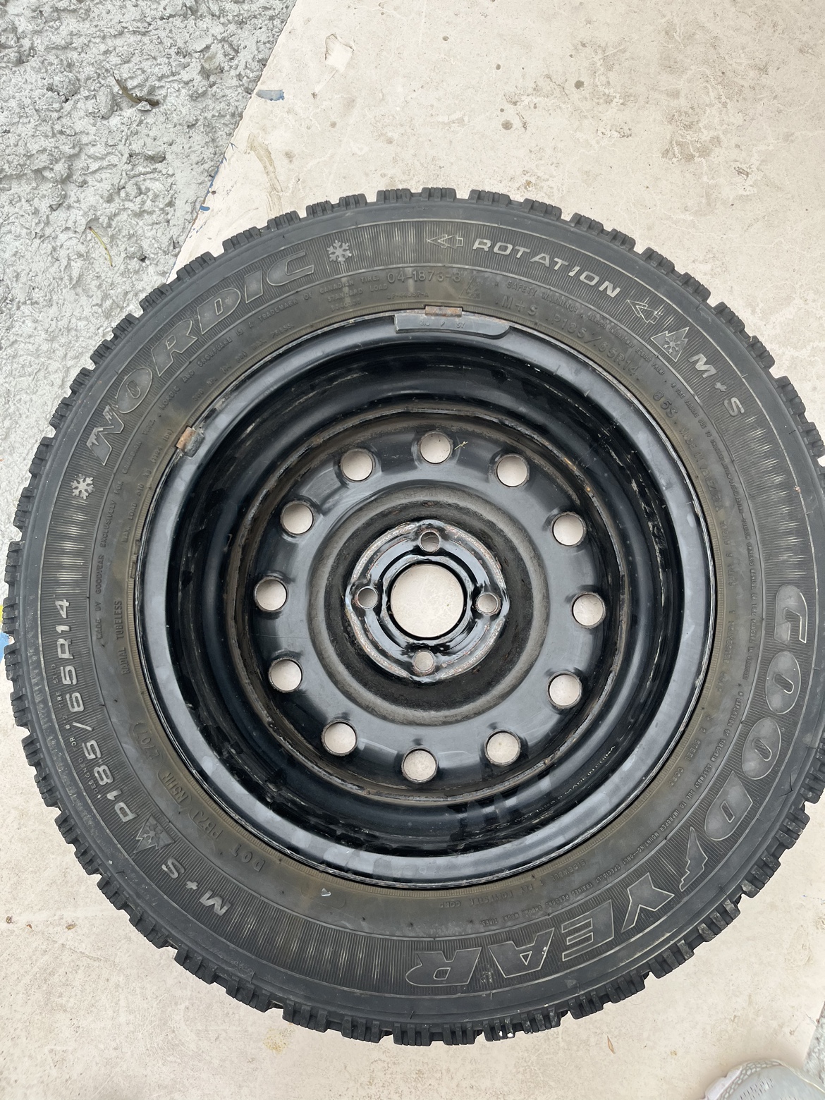 185/65R14 Winter Tire and Rim - photo 4