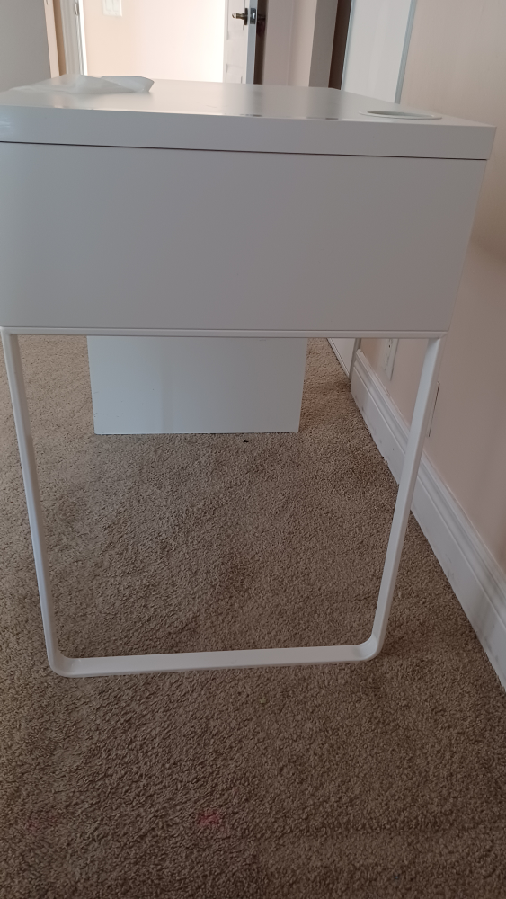 White Desk. Pick up today