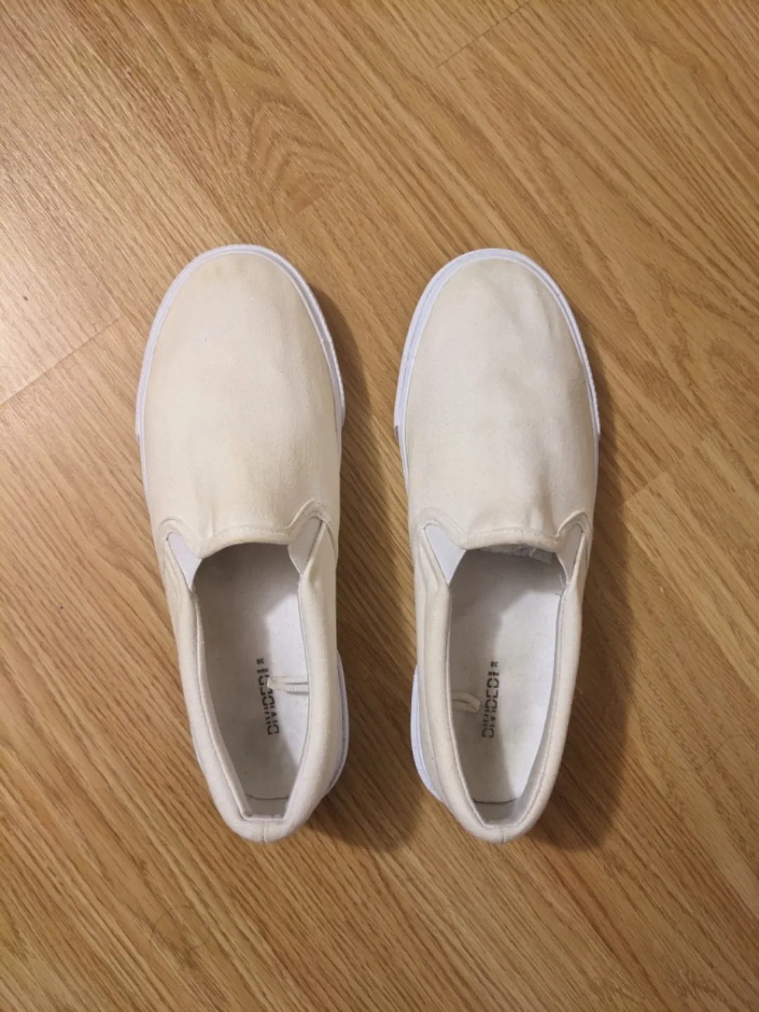 White Slip on Shoes image indicator(4)