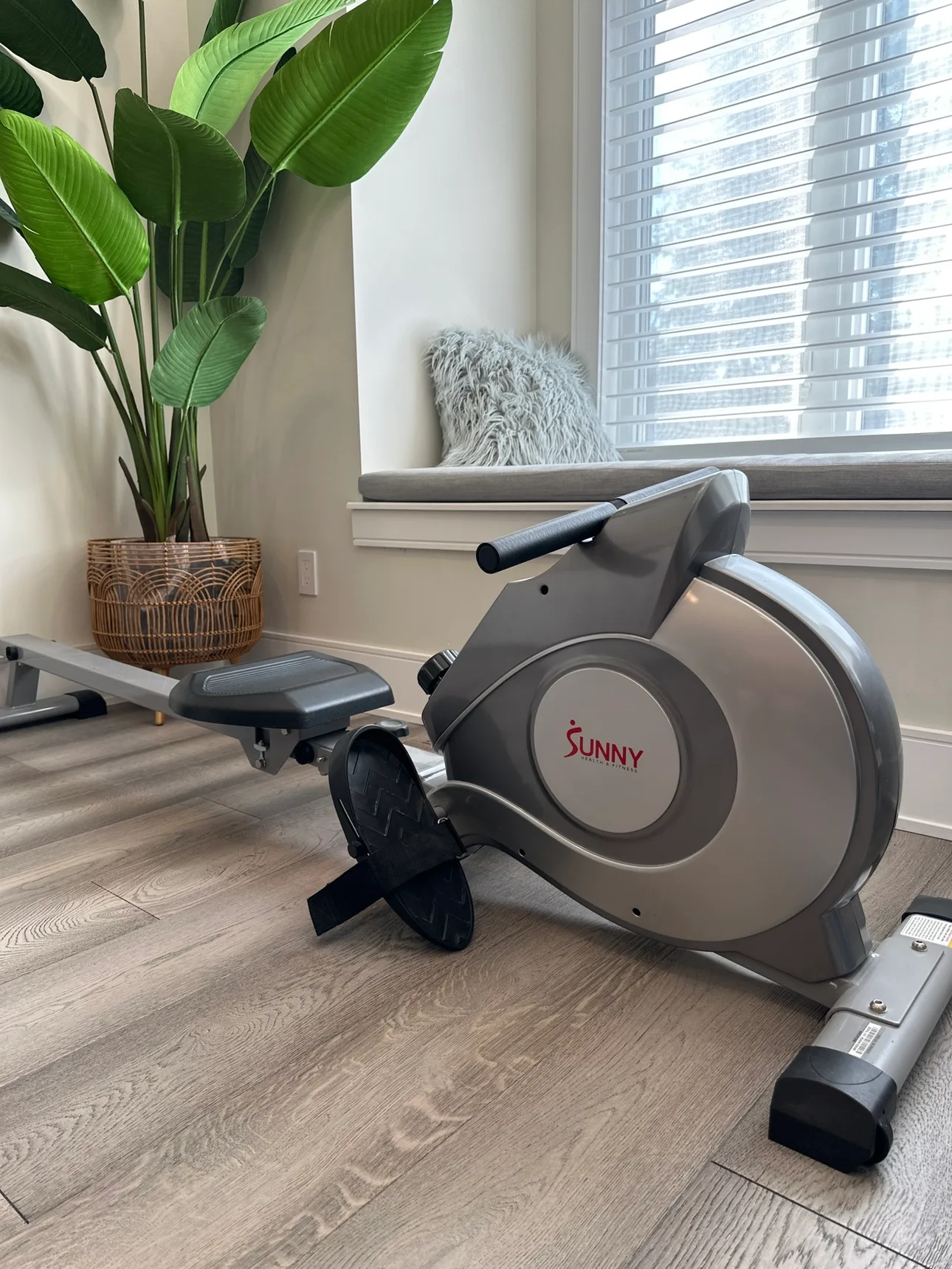 Sunny Health & Fitness Rowing Machine thumbnail