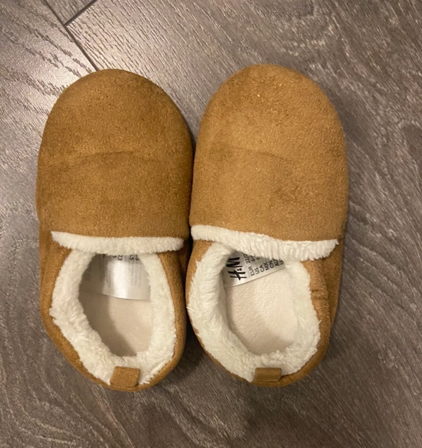 2 Pairs of Toddler Slippers! H&M Baby Slippers Size 6-6.5 image indicator(2)