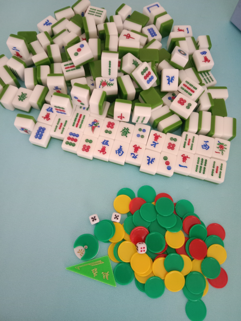 Mahjong Set with traditional table