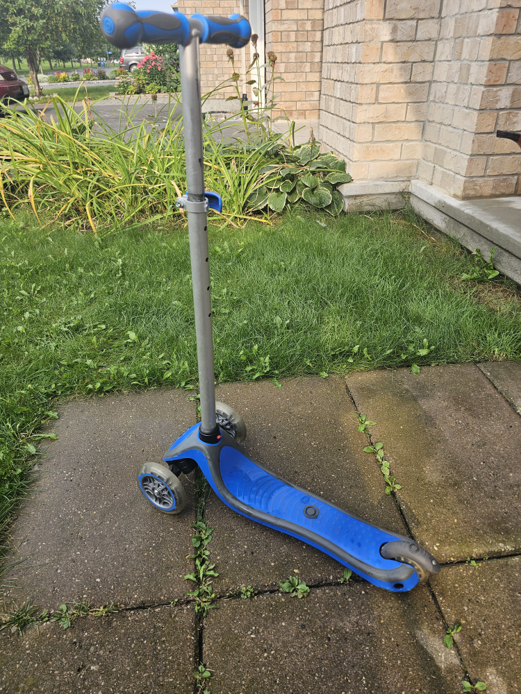 Three Wheeled Scooter with Light-up Wheels