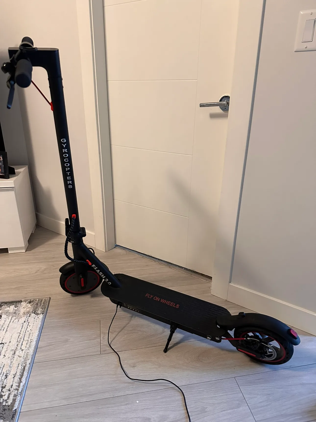 Fly On Wheels Electric Scooter image indicator(4)