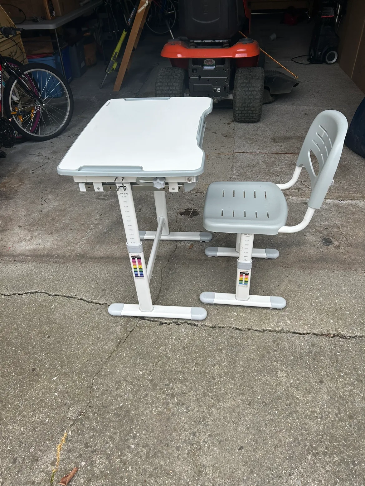 Adjustable Height Desk and Chair Set image indicator(6)