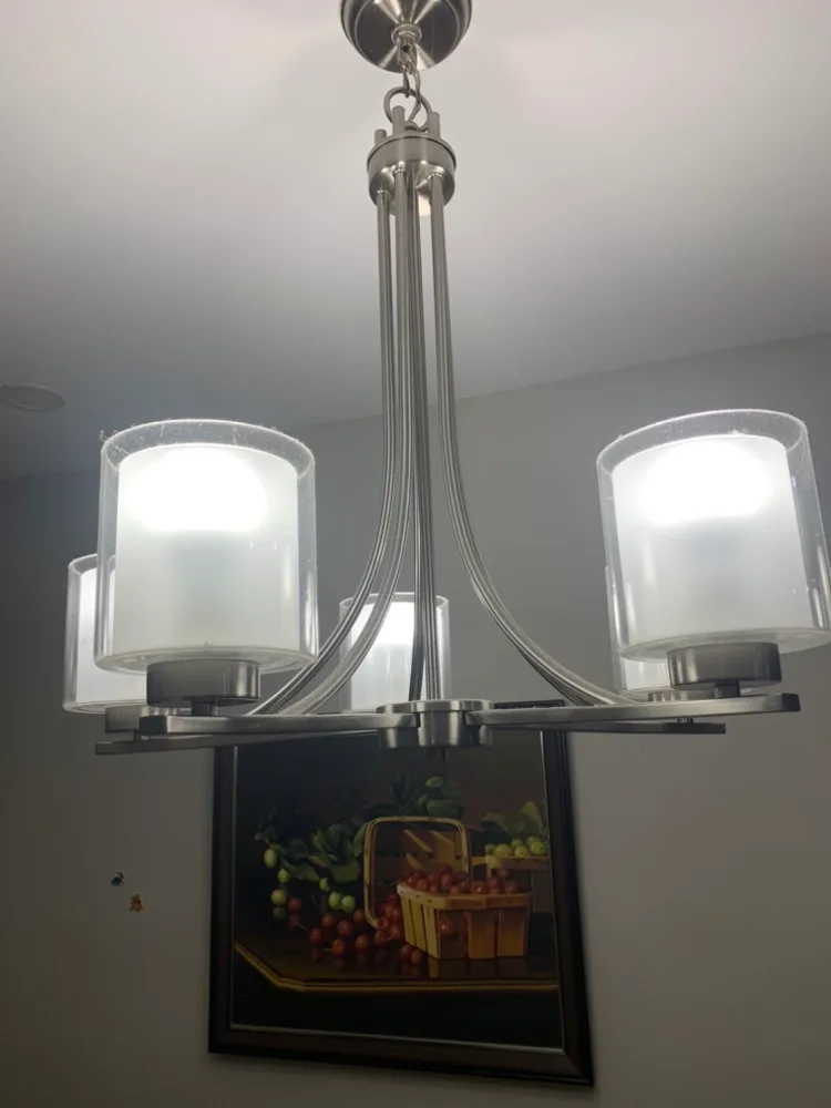 Chandelier in perfect condition thumbnail