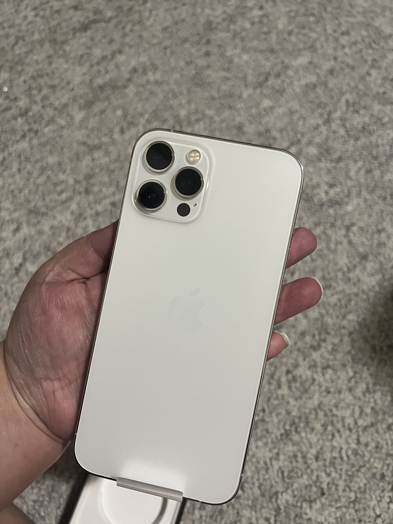 iPhone 12 Pro Max - photo 3