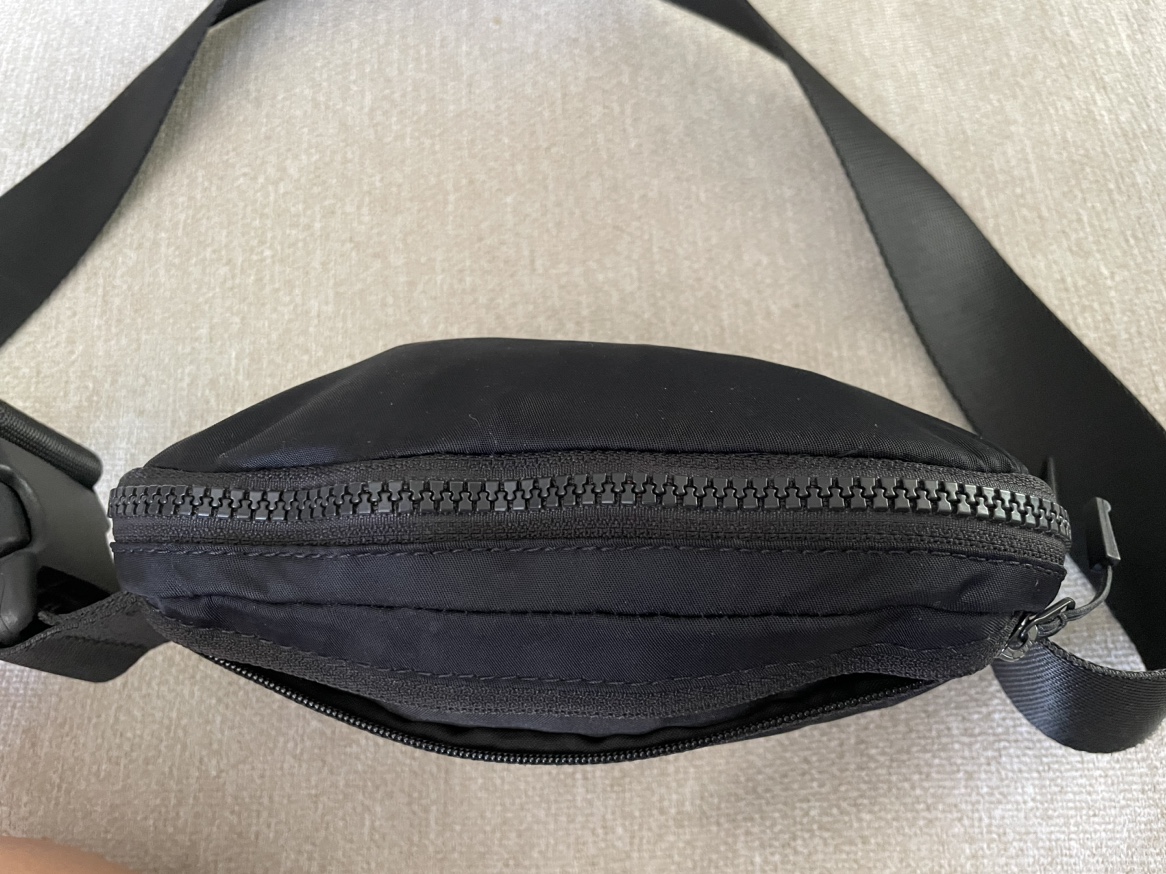 Lululemon Everywhere Belt Bag - photo 2