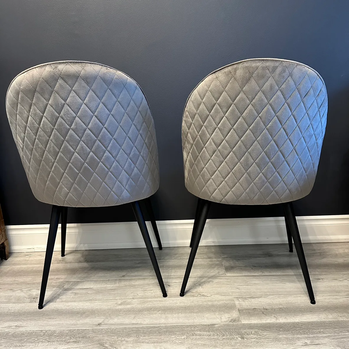 Set of 2 Grey Velvet Dining Chairs thumbnail