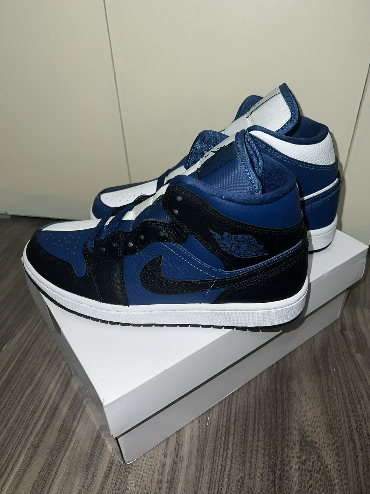 Air Jordan 1 Mid SE (SPLIT) - photo 3