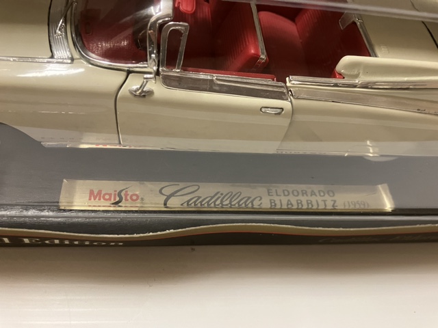 Maisto 1/18 Cadillac Eldorado Biarritz - photo 3