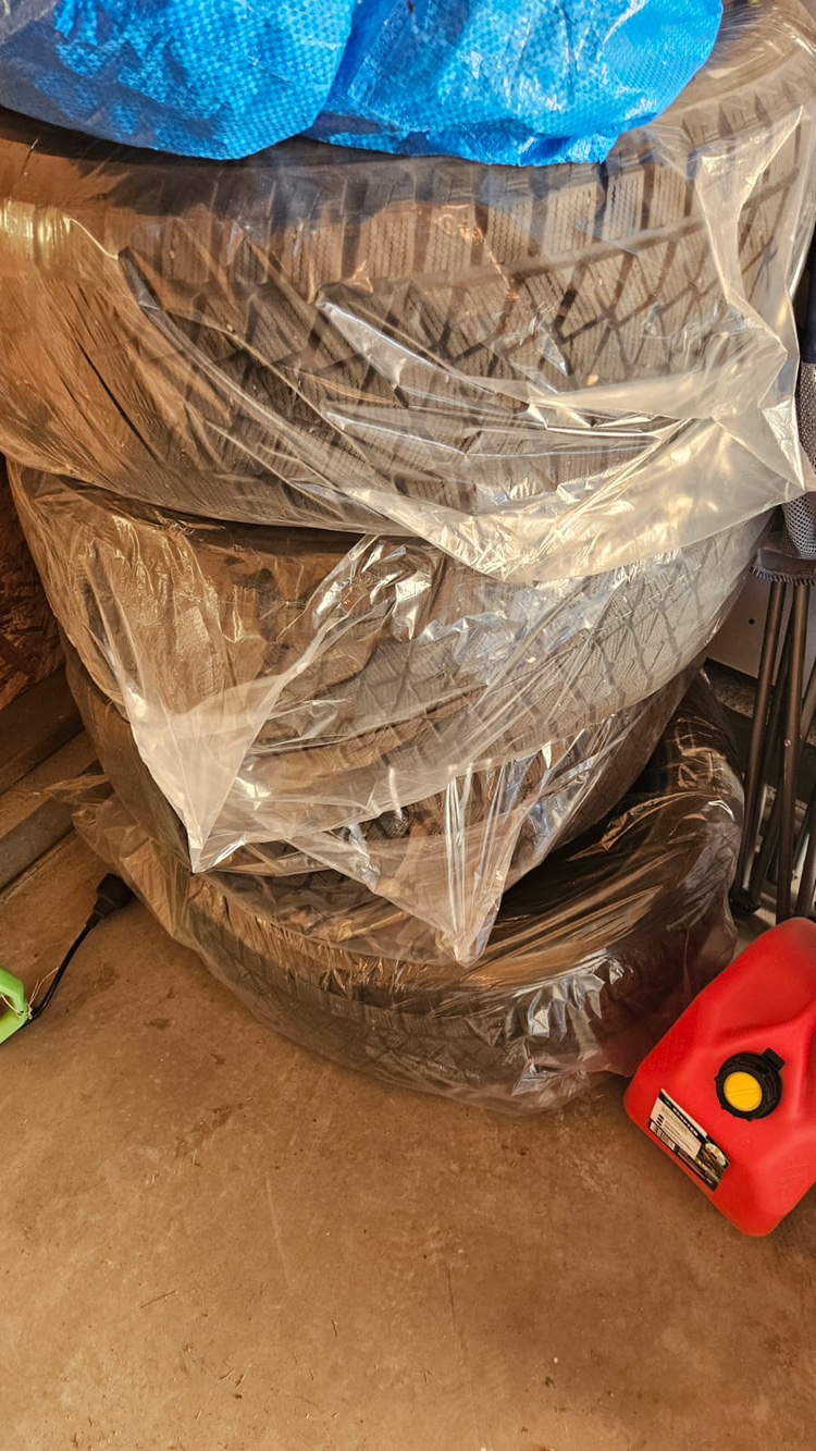 Winter tires 4 - BLIZZAK DMV2 235/55 R19