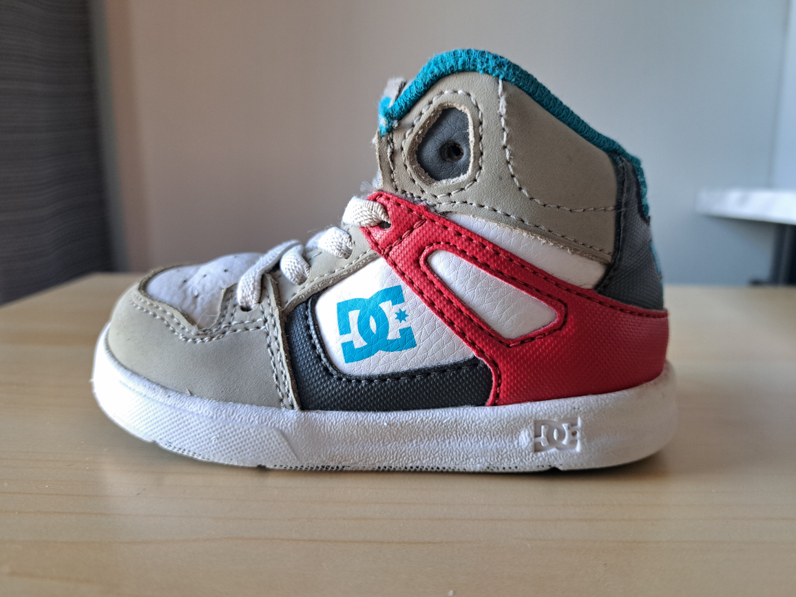 DC Shoes Size 5