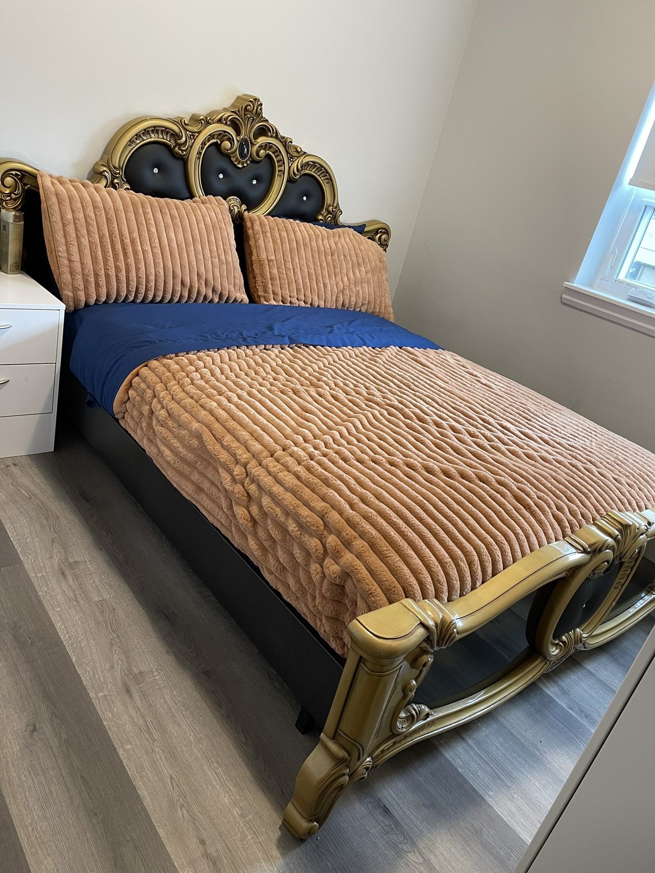 Queen Size Bed Set - photo 4
