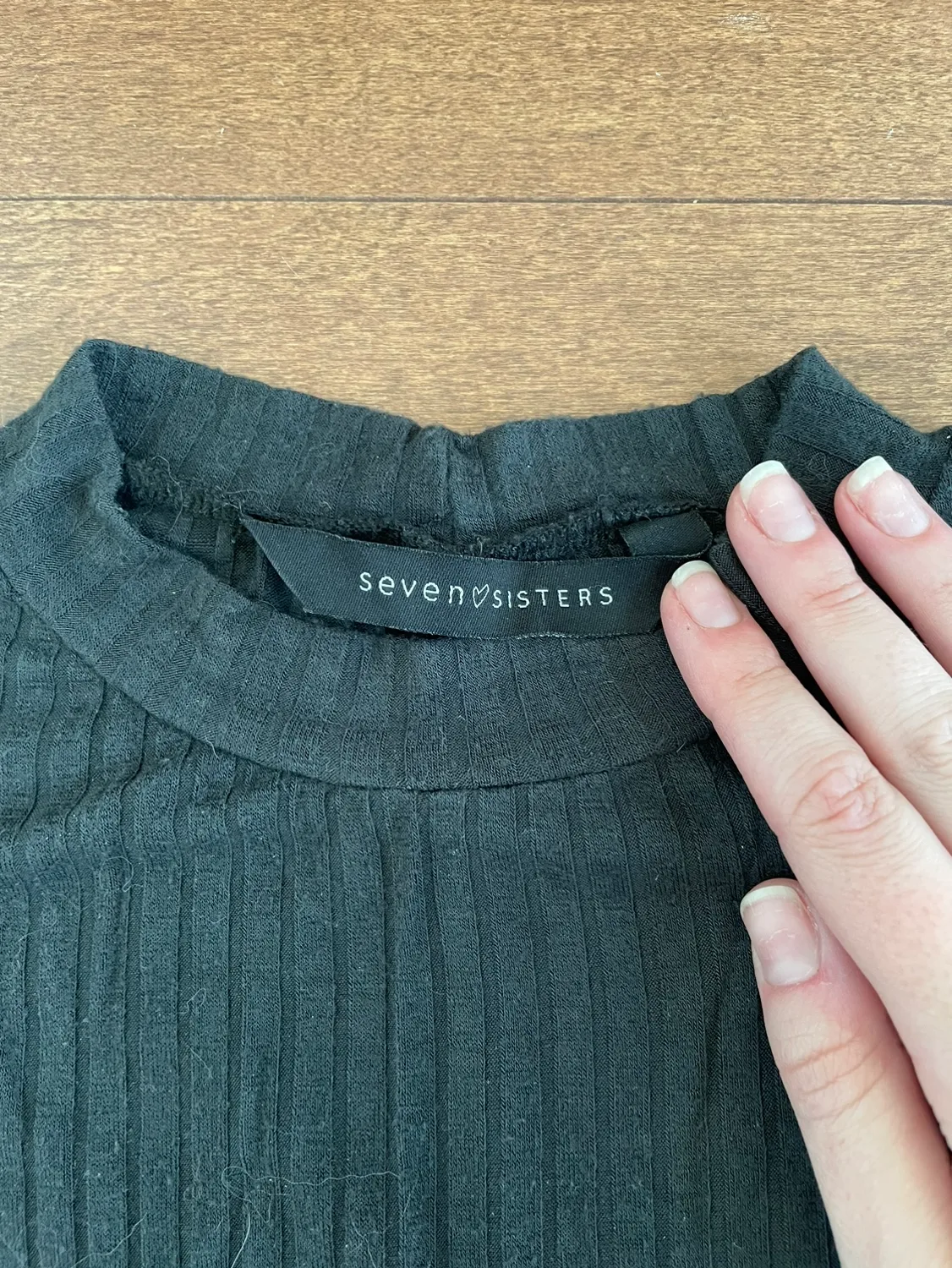 Crop top w/ cutouts image indicator(2)