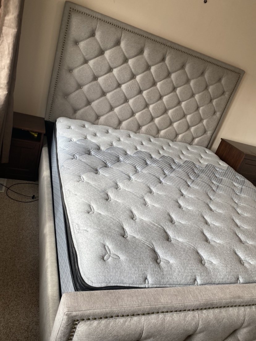 King size bed and mattress with box springs - photo 5
