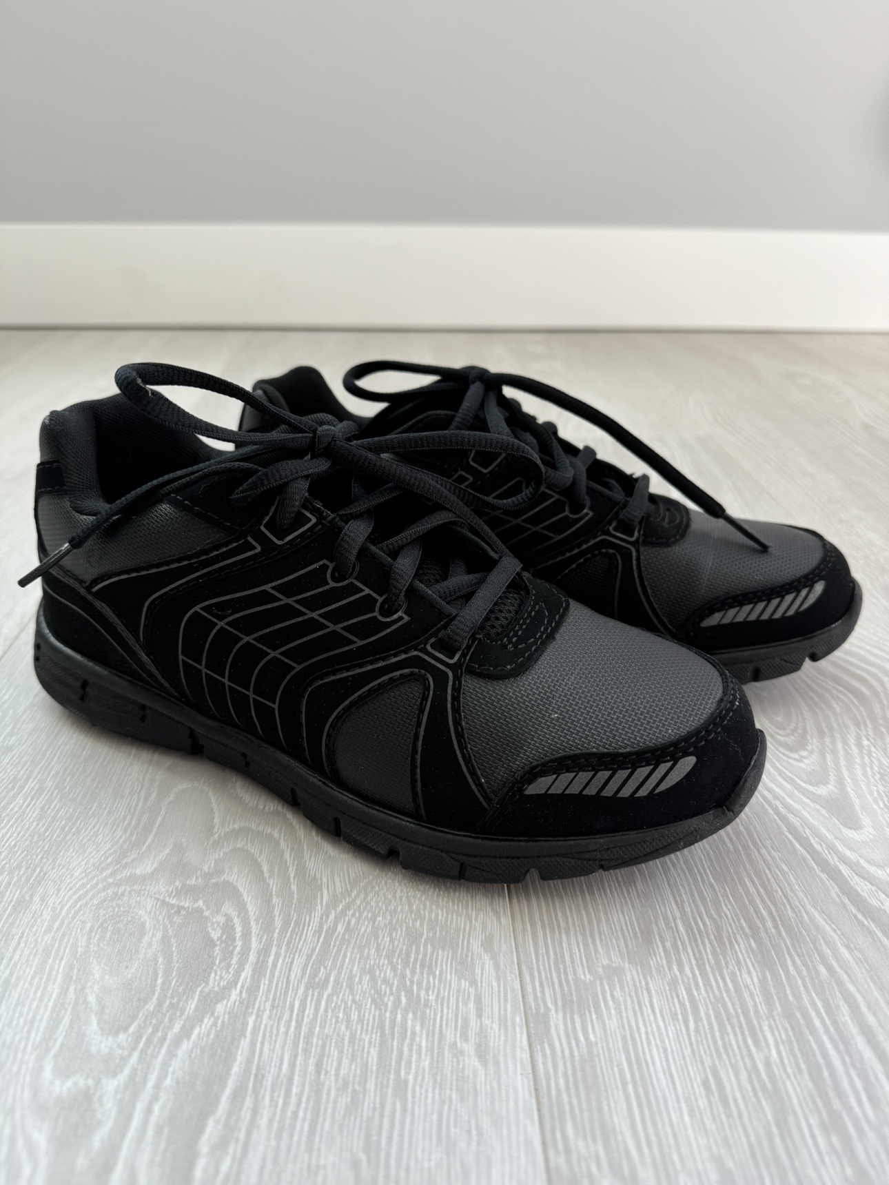 Black non-slip Shoes US 7 womens - photo 4