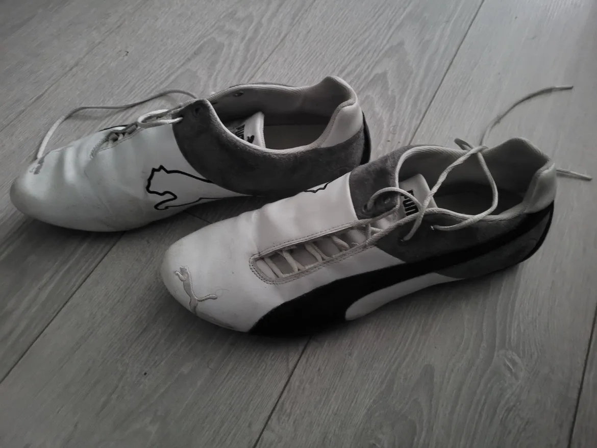 Puma shoes white with black logo image indicator(3)