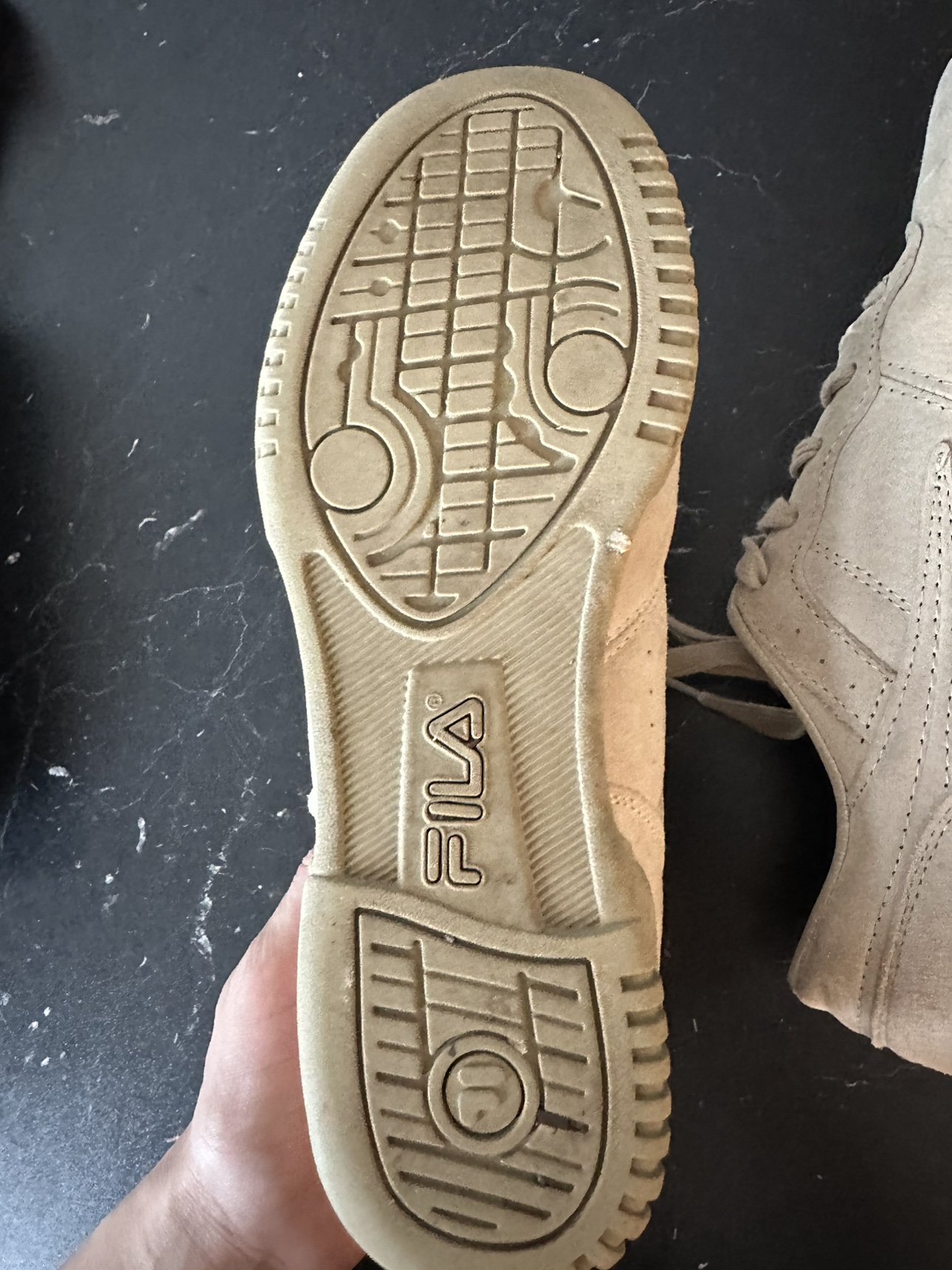Women’s fila sneakers size 7.5 - photo 4