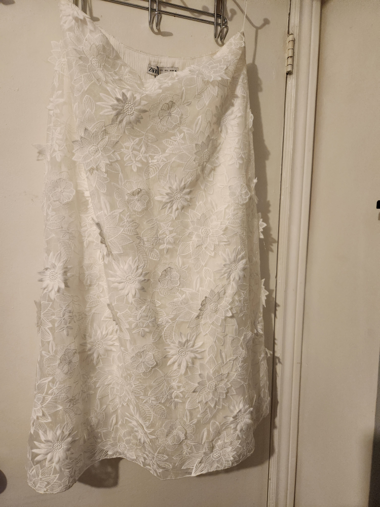 Zara White 3D Floral Skirt (L)