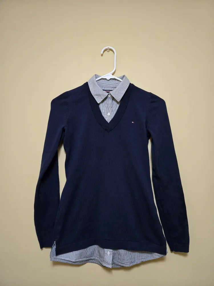 LIKE NEW Tommy Hilfiger Sweater XXS thumbnail