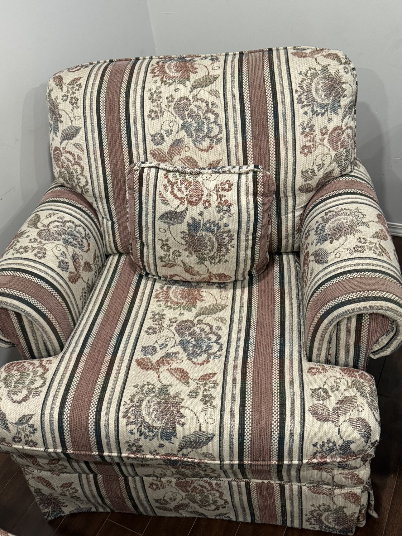 Loveseat and Armchair Set (Moving sale ) - photo 3