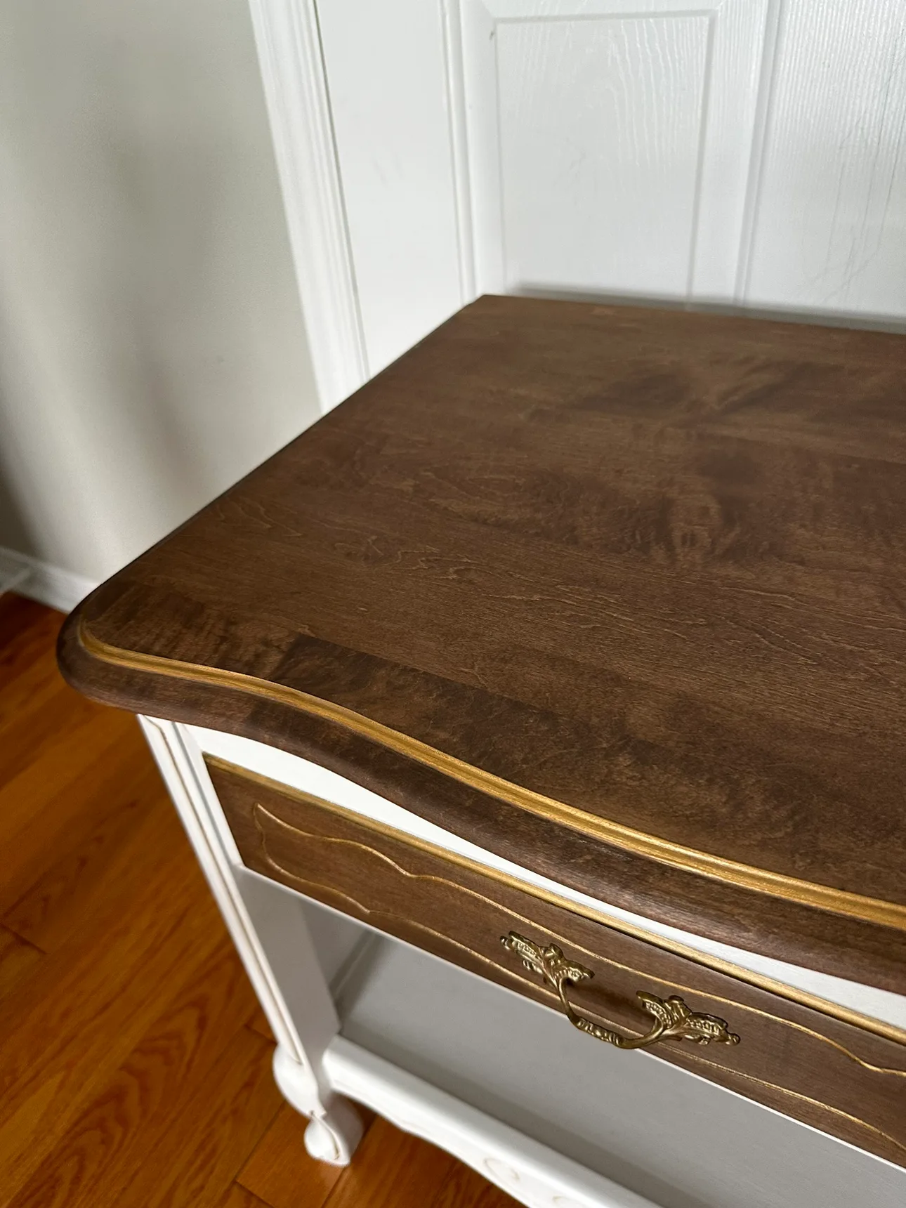 Beautiful vintage refinished solid wood nightstand image indicator(4)