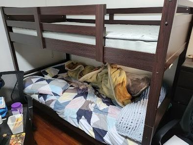 2 Twin beds