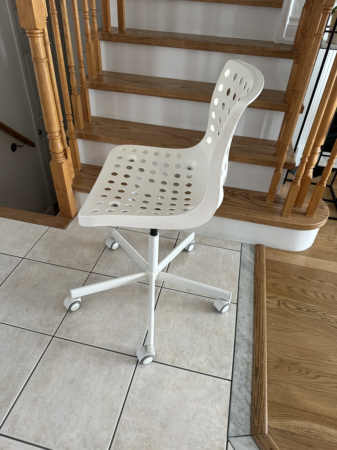 Moving Sale- White Office Chair - photo 2