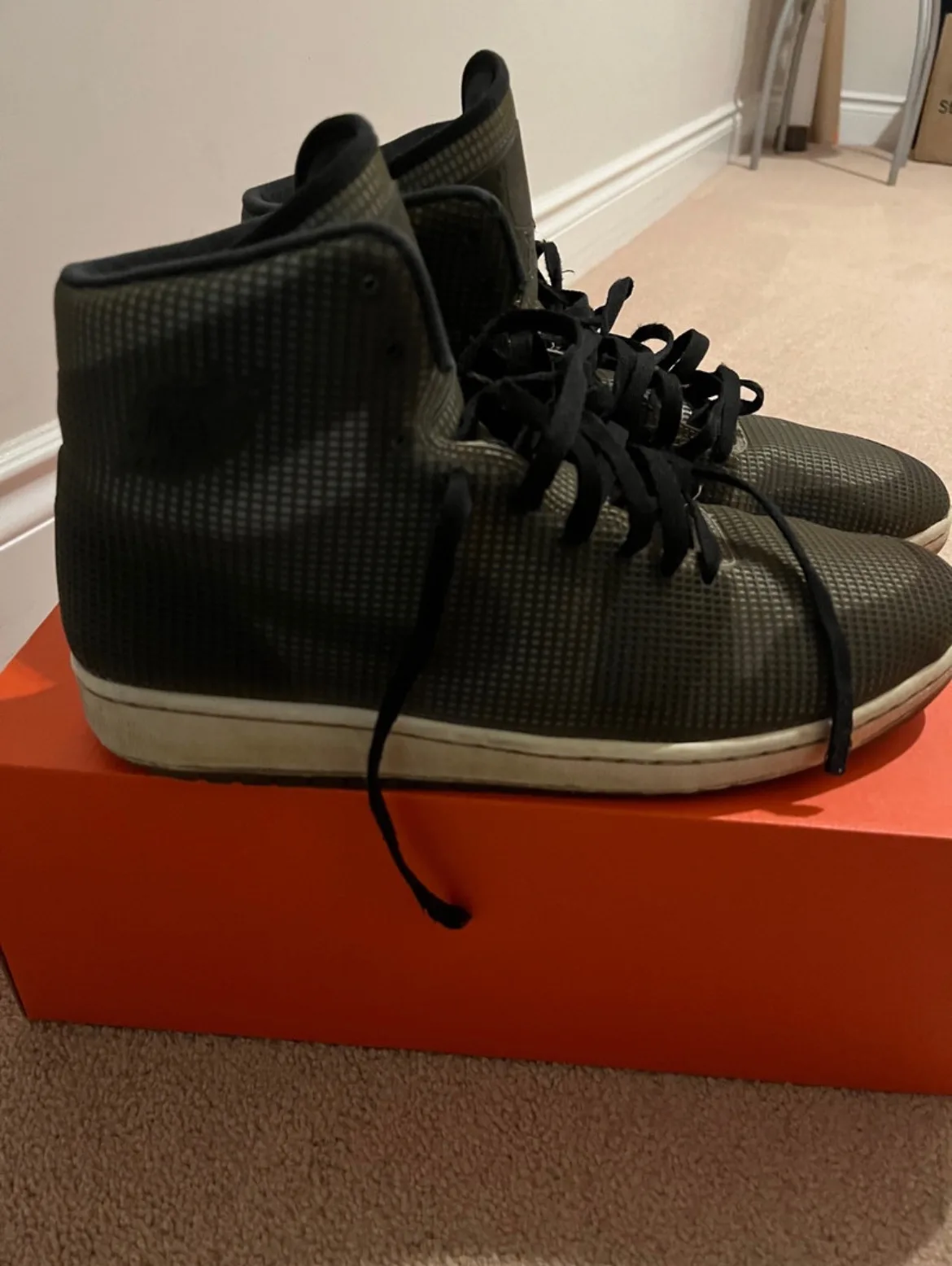 Nike Air Jordan men’s Size US 13 image indicator(5)