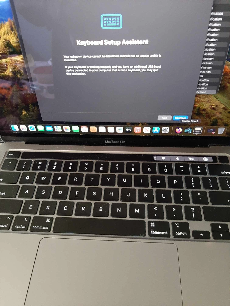 MacBook Pro 2020 $1000 or best offer - photo 3