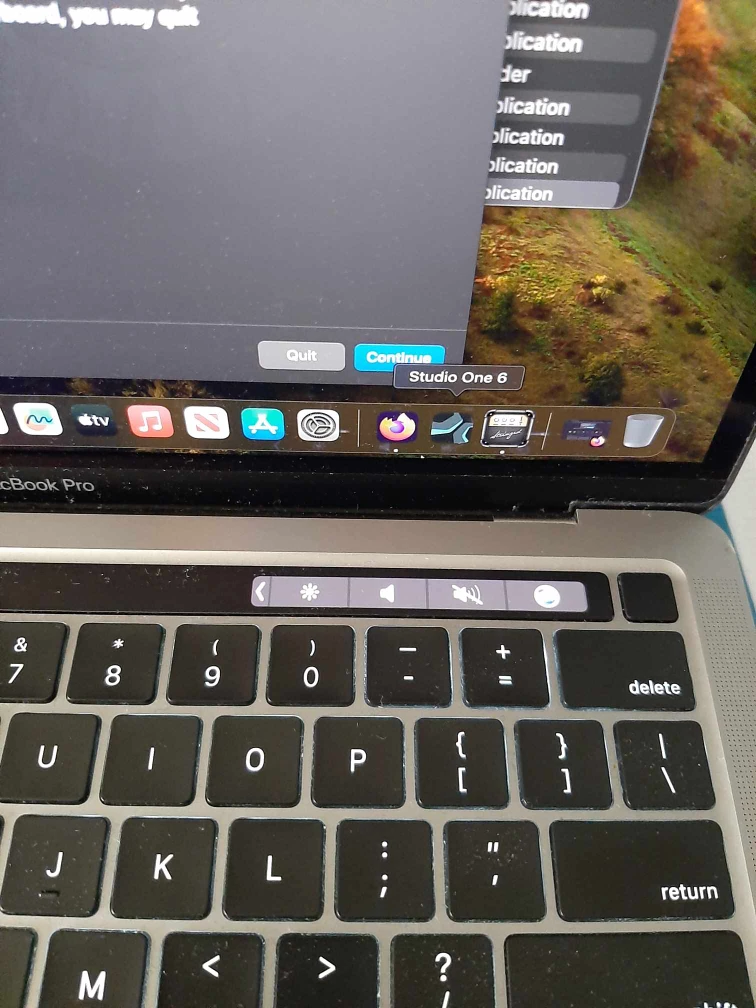 MacBook Pro 2020 $1000 or best offer - photo 5