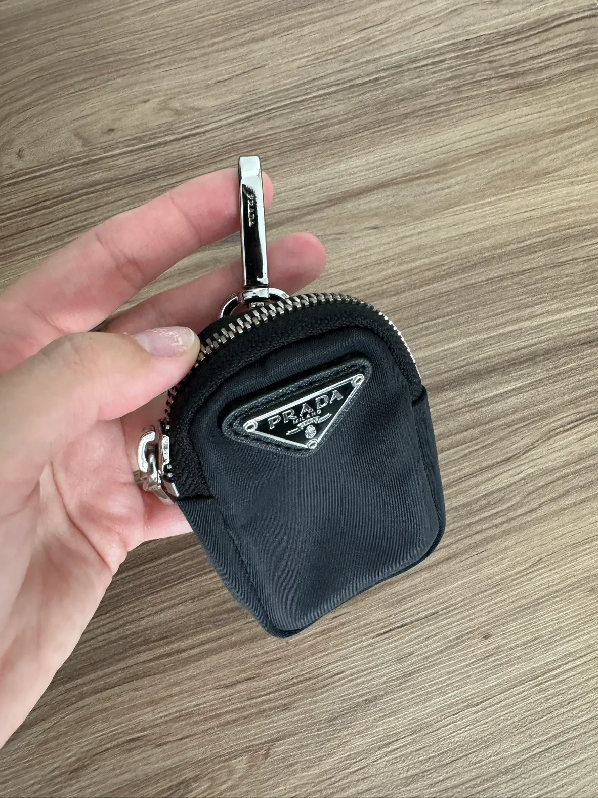Prada Keychain image indicator(2)