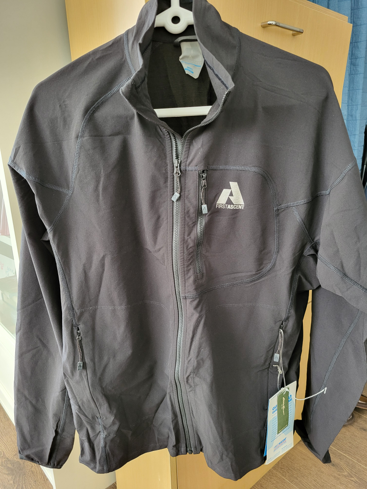 MEN'S LIGHTWEIGHT BLACK JACKET