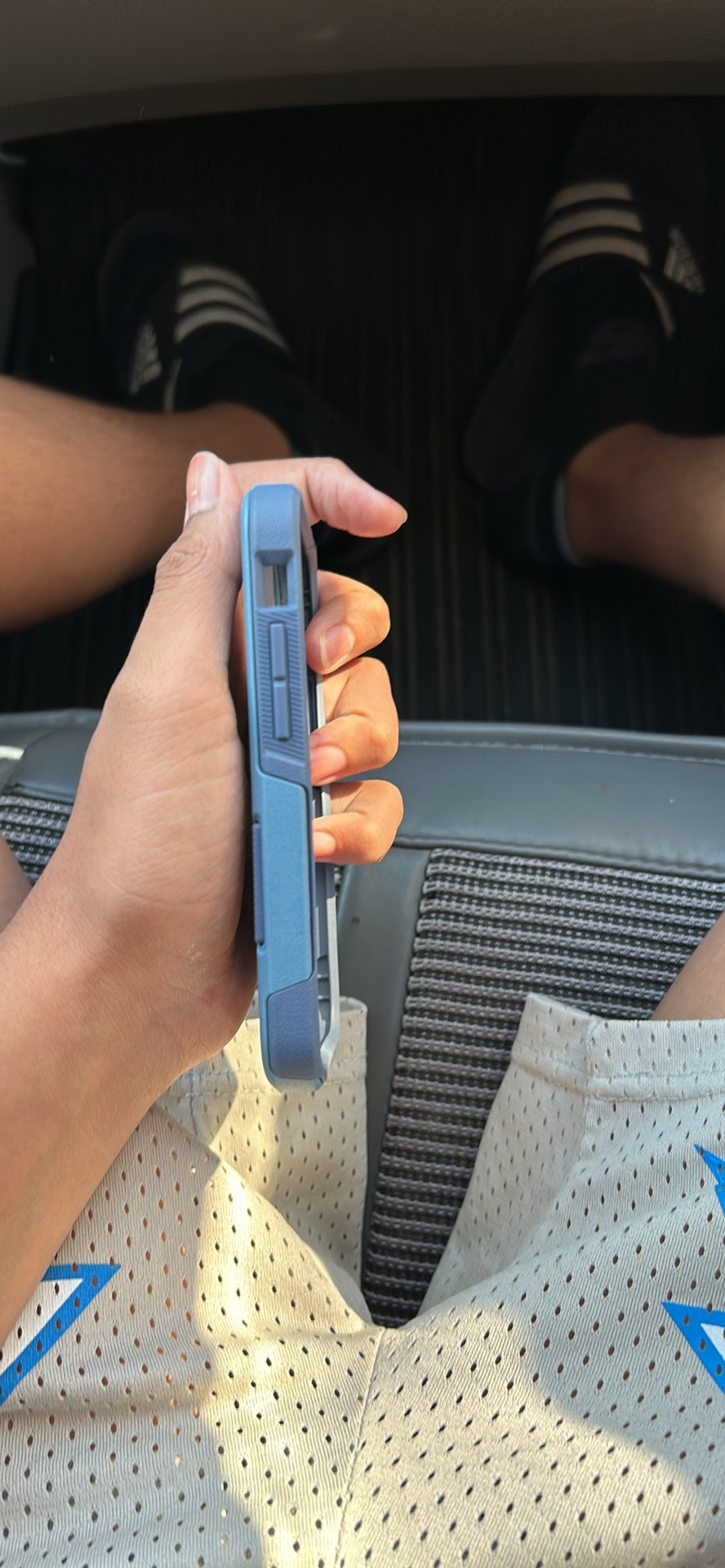 Iphone 12 and 13 mini otterbox case - photo 3