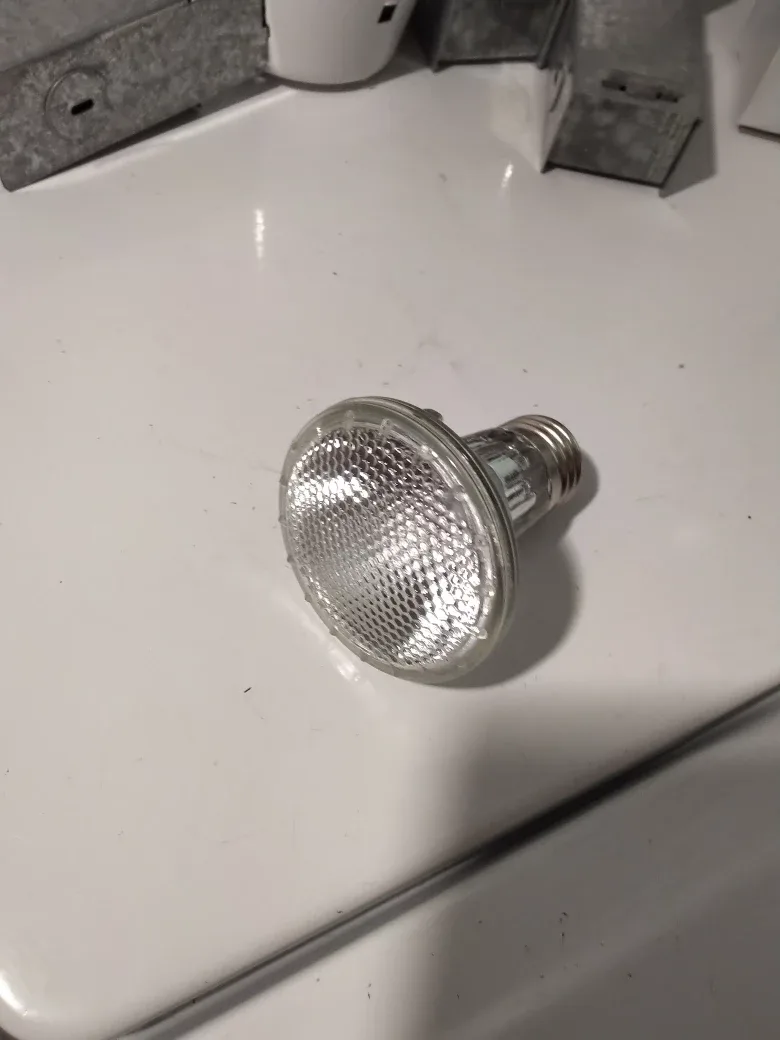 4x Recessed light fixtures with bulbs + 4 extra bulbs par20 50w image indicator(3)