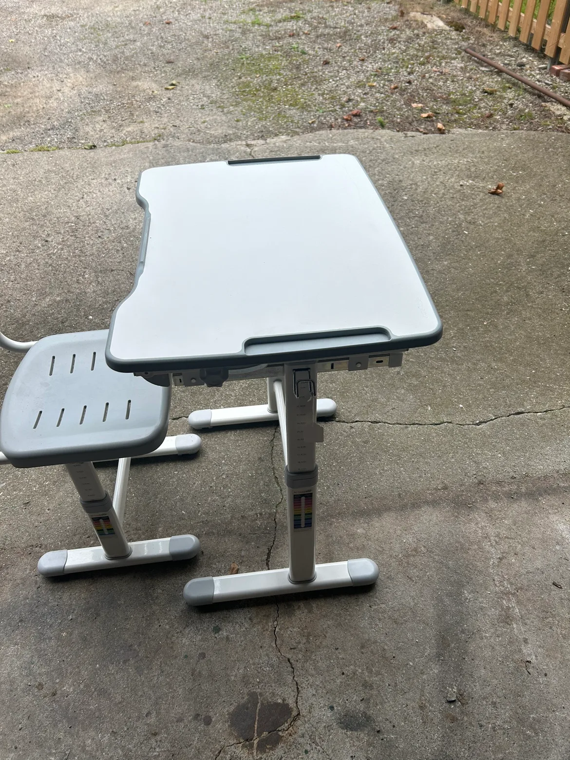 Adjustable Height Desk and Chair Set image indicator(3)