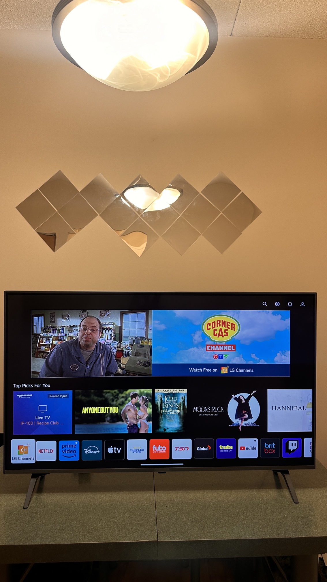 LG 43" 4K Smart TV - photo 2