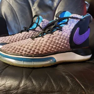 Nike LeBron 16 size 11